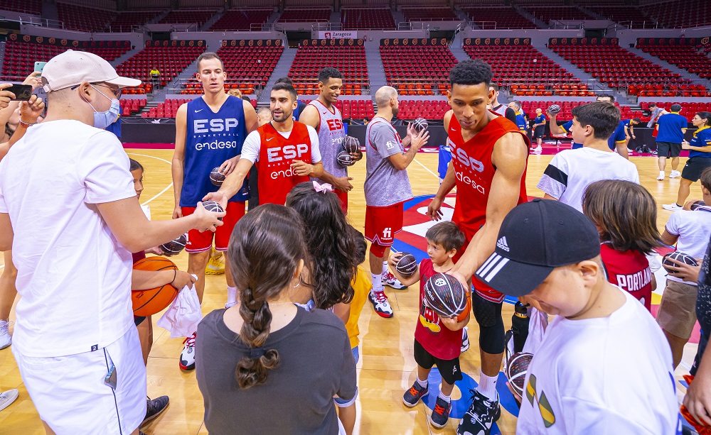 Los niños de Aspanoa conocen a la Selección Española de Baloncesto